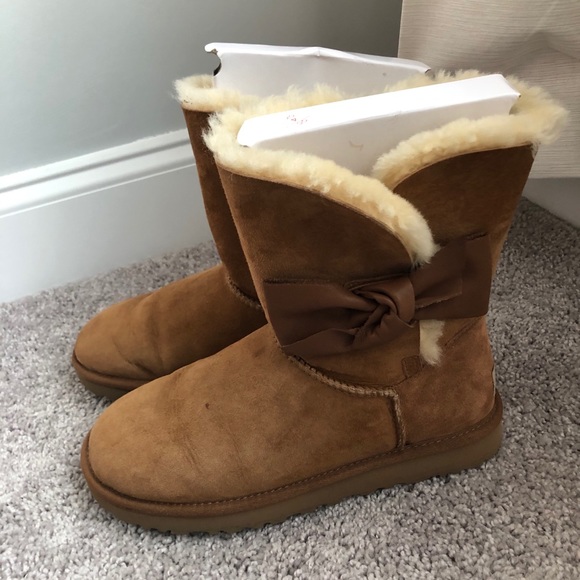 Ugg Chestnut Daelynn Short Boots - Picture 2 of 5